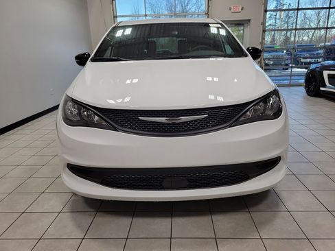 New 2026 Chrysler Voyager LX image 3