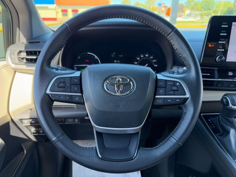 Used 2023 Toyota Sienna XLE image 22