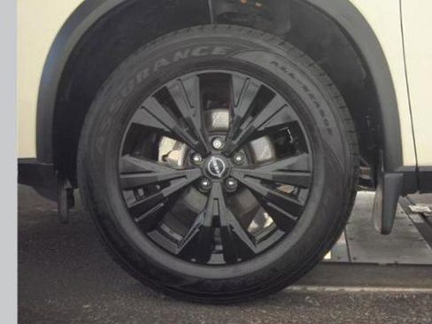 Used 2023 Nissan Rogue SV w/ SV Premium B Package AWD/4WD image 11