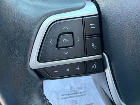 Used 2022 Toyota Highlander XLE AWD/4WD image 22