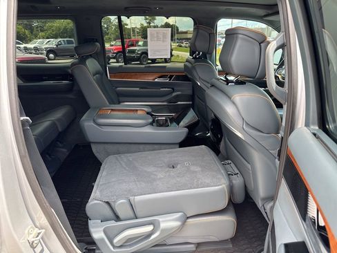 Used 2022 Jeep Grand Wagoneer Series II w/ Convenience Group III AWD/4WD image 21