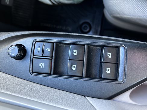 Used 2020 Toyota Sienna L image 17