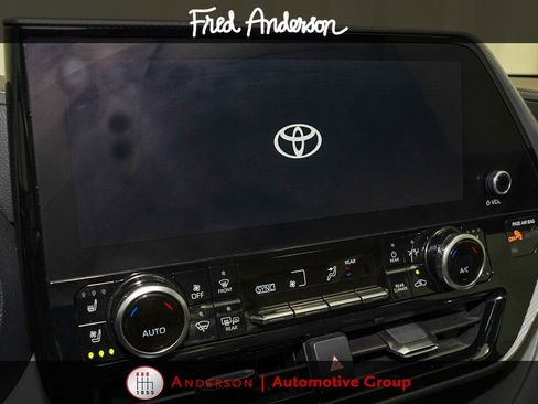 Used 2024 Toyota Highlander Platinum FWD image 15