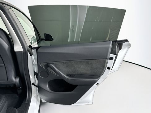 Used 2023 Tesla Model Y Long Range image 29