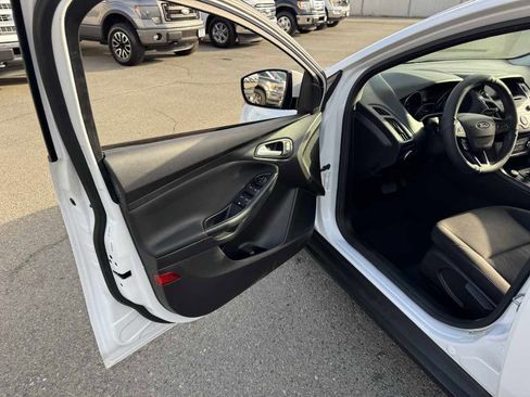 Used 2017 Ford Focus SE image 22