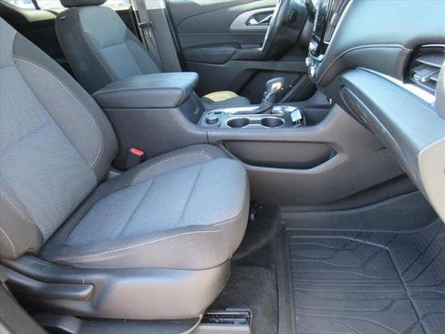 Used 2021 Chevrolet Traverse LT w/ LPO, Blackout Package image 11