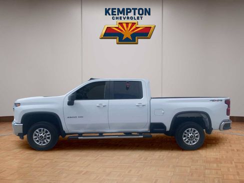 Used 2022 Chevrolet Silverado 2500 LT AWD/4WD image 8