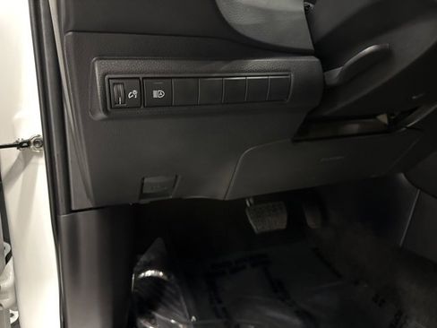 Used 2025 Toyota Corolla SE image 11