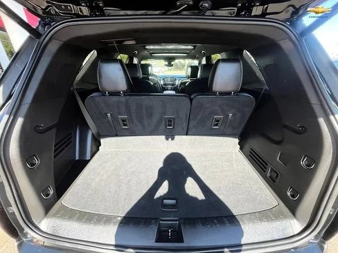 Used 2022 Chevrolet Traverse Premier w/ Redline Edition FWD image 17