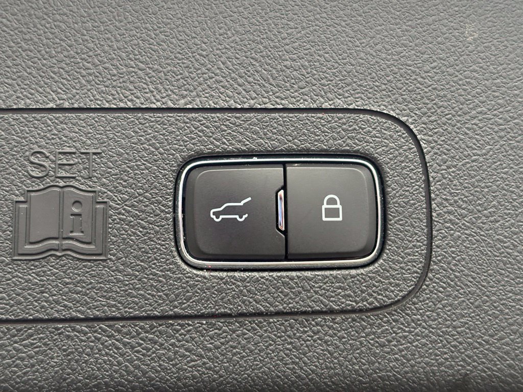 Used 2023 Lincoln Aviator AWD w/ Premium Package image 7
