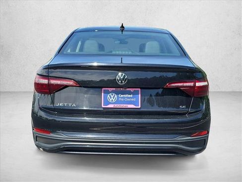 Used 2024 Volkswagen Jetta SE FWD image 5