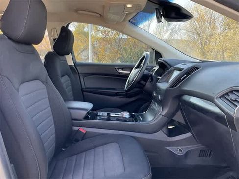 Used 2020 Ford Edge SE image 16