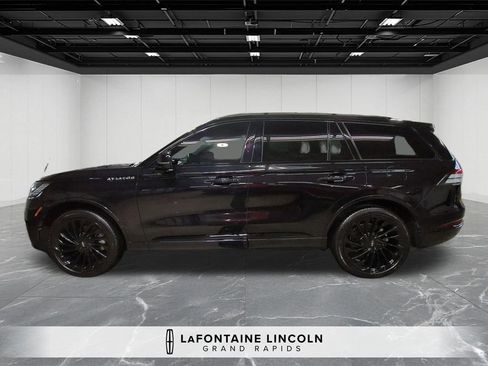 Used 2025 Lincoln Aviator Reserve w/ Equipment Group 201A AWD/4WD image 2