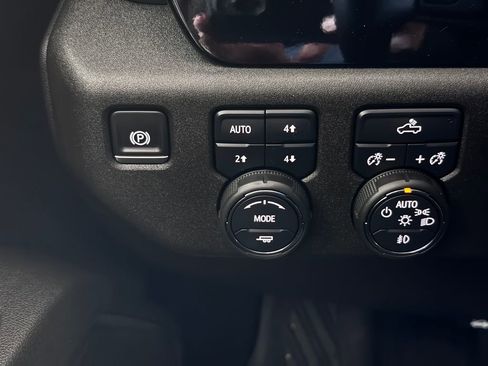 Certified 2025 Chevrolet Silverado 1500 RST AWD/4WD image 23