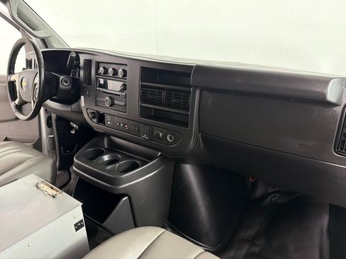 Used 2019 Chevrolet Express 3500 Extended w/ Driver Convenience Package RWD image 16