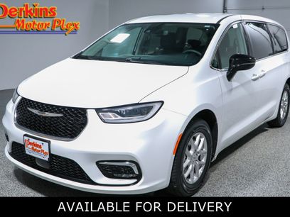 Used 2024 Chrysler Pacifica Touring-L