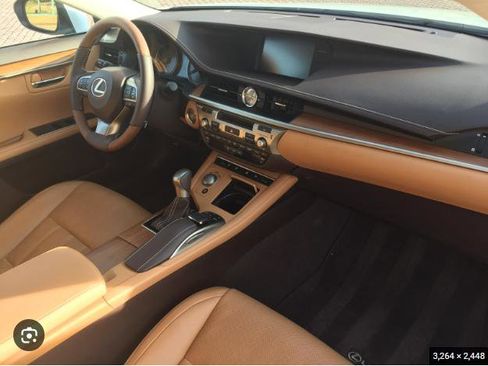 Used 2017 Lexus ES 350 w/ Premium Package image 2