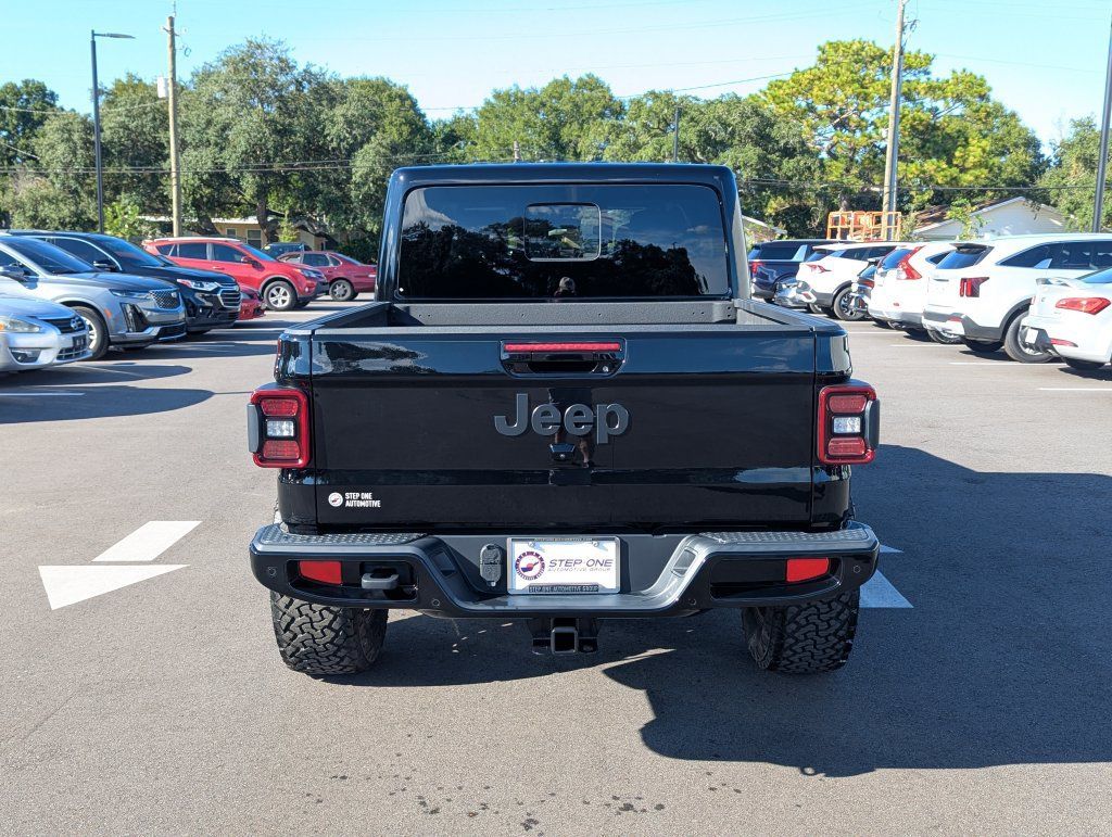 Used 2023 Jeep Gladiator Overland AWD/4WD image 6