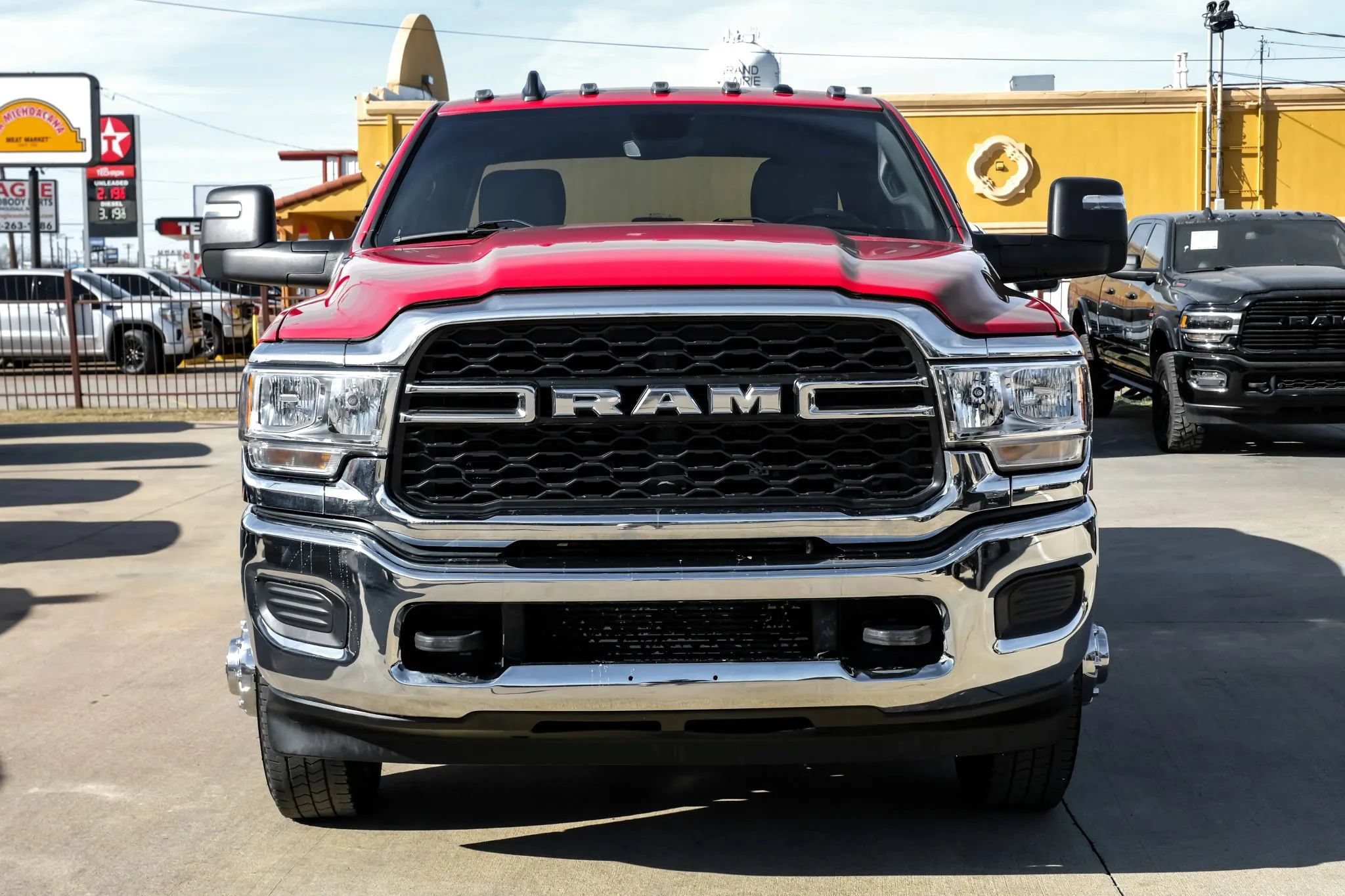 Used 2023 RAM 3500 Big Horn AWD/4WD image 4