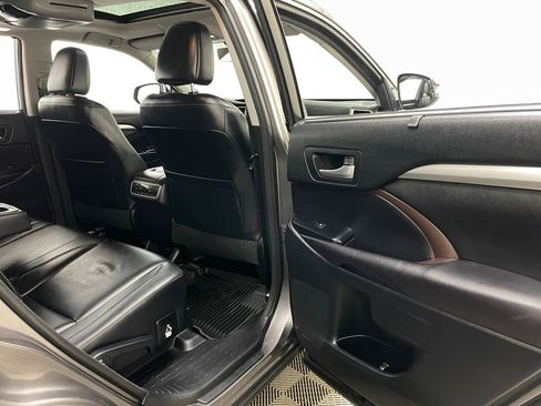 Used 2017 Toyota Highlander XLE AWD/4WD image 44