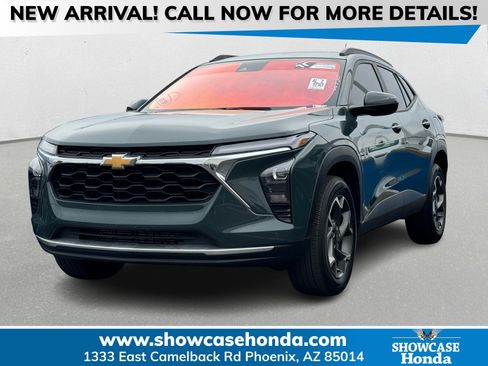 Used 2025 Chevrolet Trax LT w/ LT Convenience Package image 1