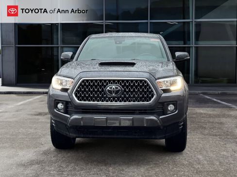 Used 2019 Toyota Tacoma TRD Sport image 11