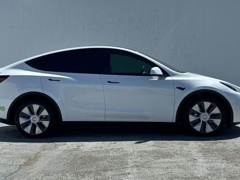Used 2023 Tesla Model Y Long Range AWD/4WD image 2