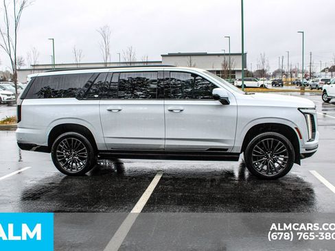 Used 2026 Cadillac Escalade ESV Platinum Sport image 9