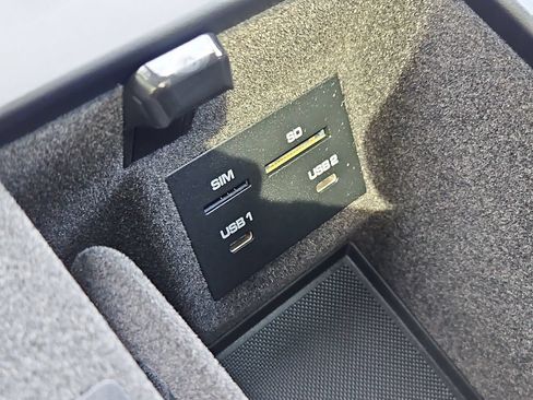 Certified 2026 Porsche Macan AWD/4WD image 19