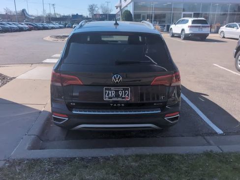 Used 2023 Volkswagen Taos SE w/ Panoramic Sunroof Package image 3