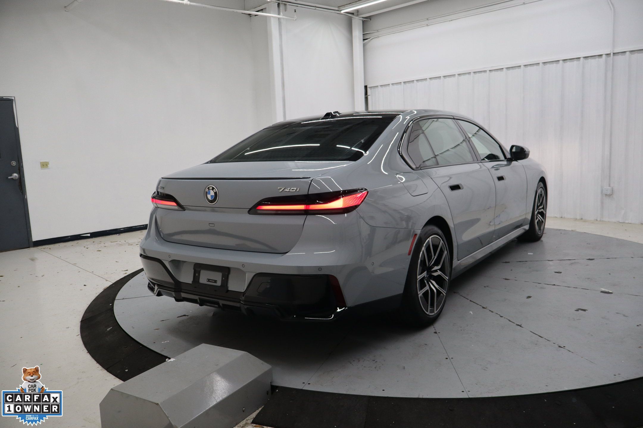 Used 2026 BMW 740i xDrive AWD/4WD image 3