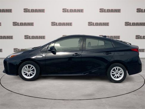 Used 2019 Toyota Prius LE image 2