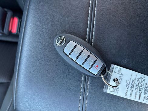 Used 2025 Nissan Altima 2.5 SV FWD image 21