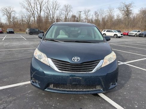 Used 2011 Toyota Sienna LE image 9