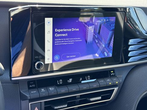 Used 2025 Toyota Camry SE image 22