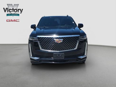 Used 2023 Cadillac Escalade ESV Luxury image 2