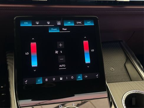 New 2026 Cadillac Escalade ESV Luxury AWD/4WD image 25