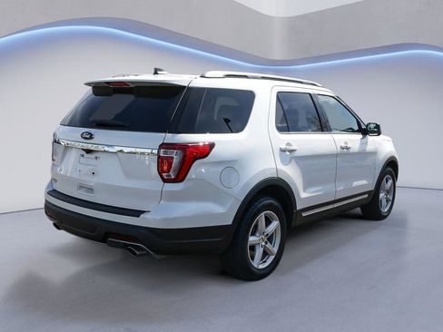 Used 2018 Ford Explorer XLT FWD image 7