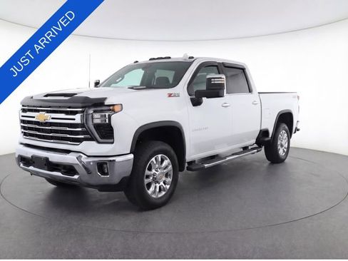 Used 2025 Chevrolet Silverado 2500 LTZ w/ LTZ Convenience Package AWD/4WD image 11