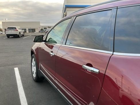 Used 2017 Chevrolet Traverse LT w/ Style and Technology Package image 9