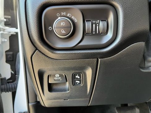 Used 2019 RAM 1500 Laramie image 18