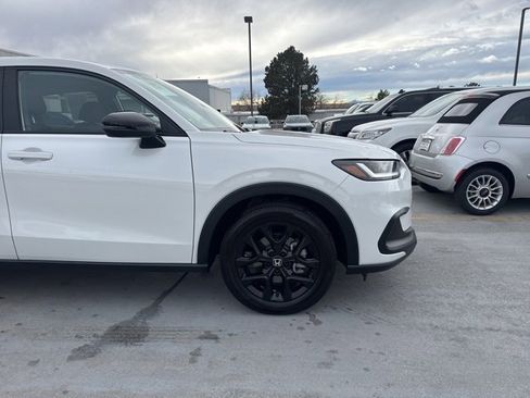 Used 2025 Honda HR-V Sport image 3