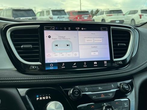 Used 2022 Chrysler Pacifica Touring FWD image 40
