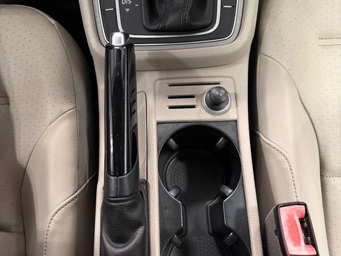 Used 2016 Volkswagen Golf SE FWD image 23