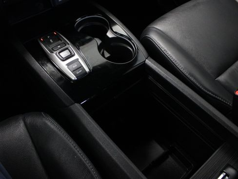 Used 2022 Honda Pilot Touring image 16