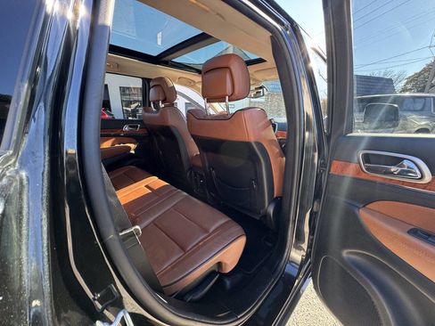 Used 2013 Jeep Grand Cherokee Overland image 54