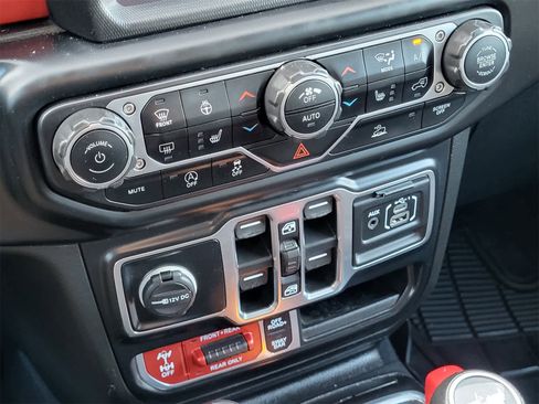 Used 2022 Jeep Wrangler Unlimited Rubicon w/ Xtreme Recon 35" Tire Package image 17