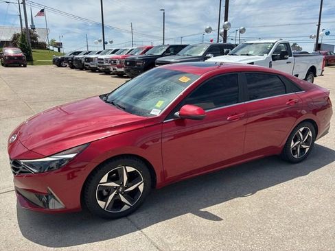 Used 2022 Hyundai Elantra Limited FWD image 3