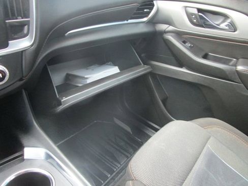 Used 2020 Chevrolet Traverse LT image 15