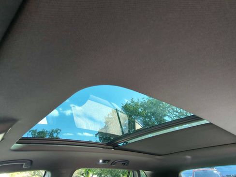 Certified 2022 Volkswagen Atlas Cross Sport SEL R-Line image 20